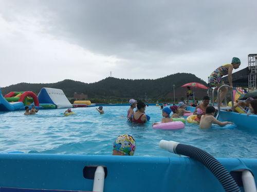 网友爆料水上乐园视频,夏日狂欢，水上乐园欢乐瞬间大揭秘  第1张